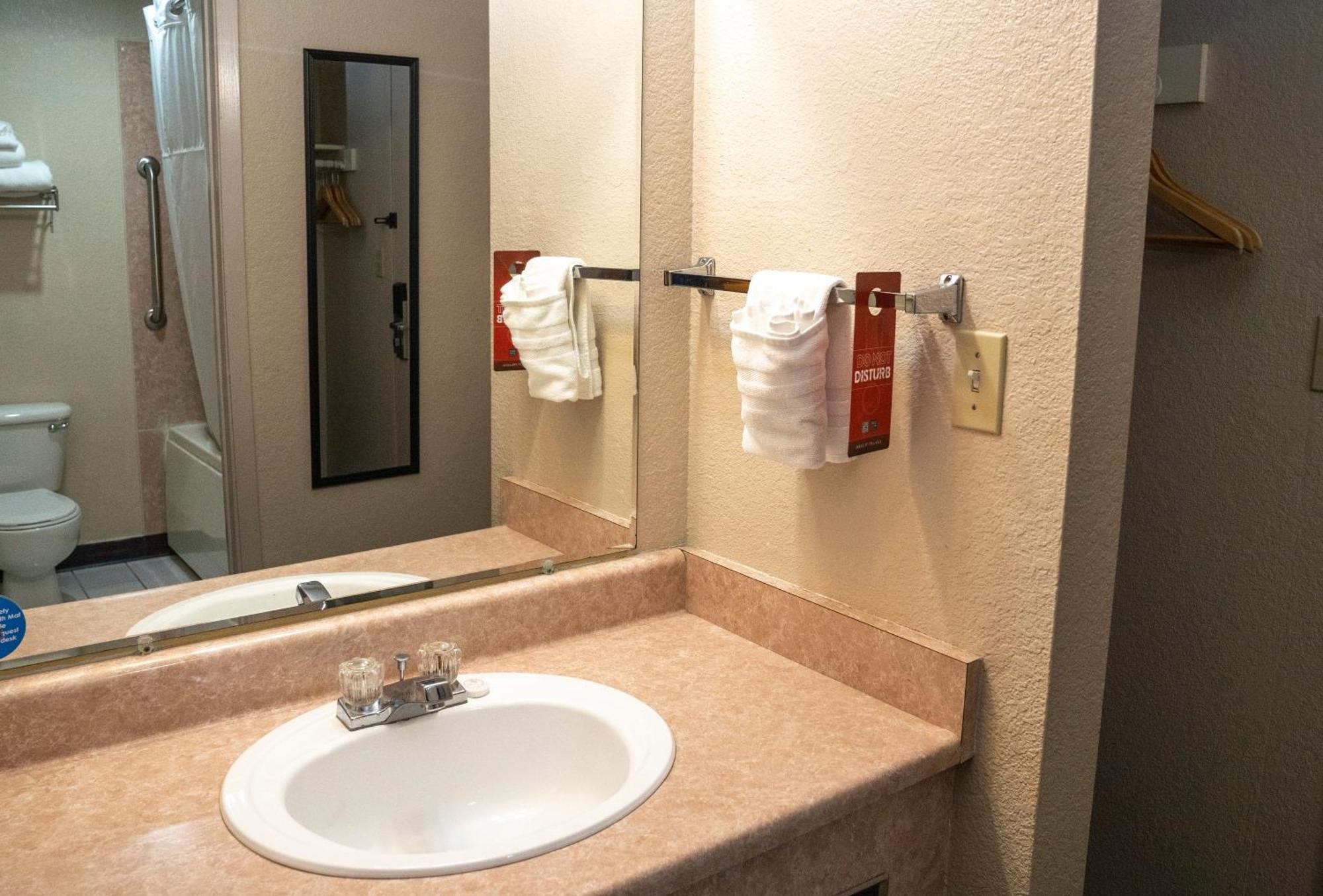 Americas Best Value Inn Линуд Екстериор снимка