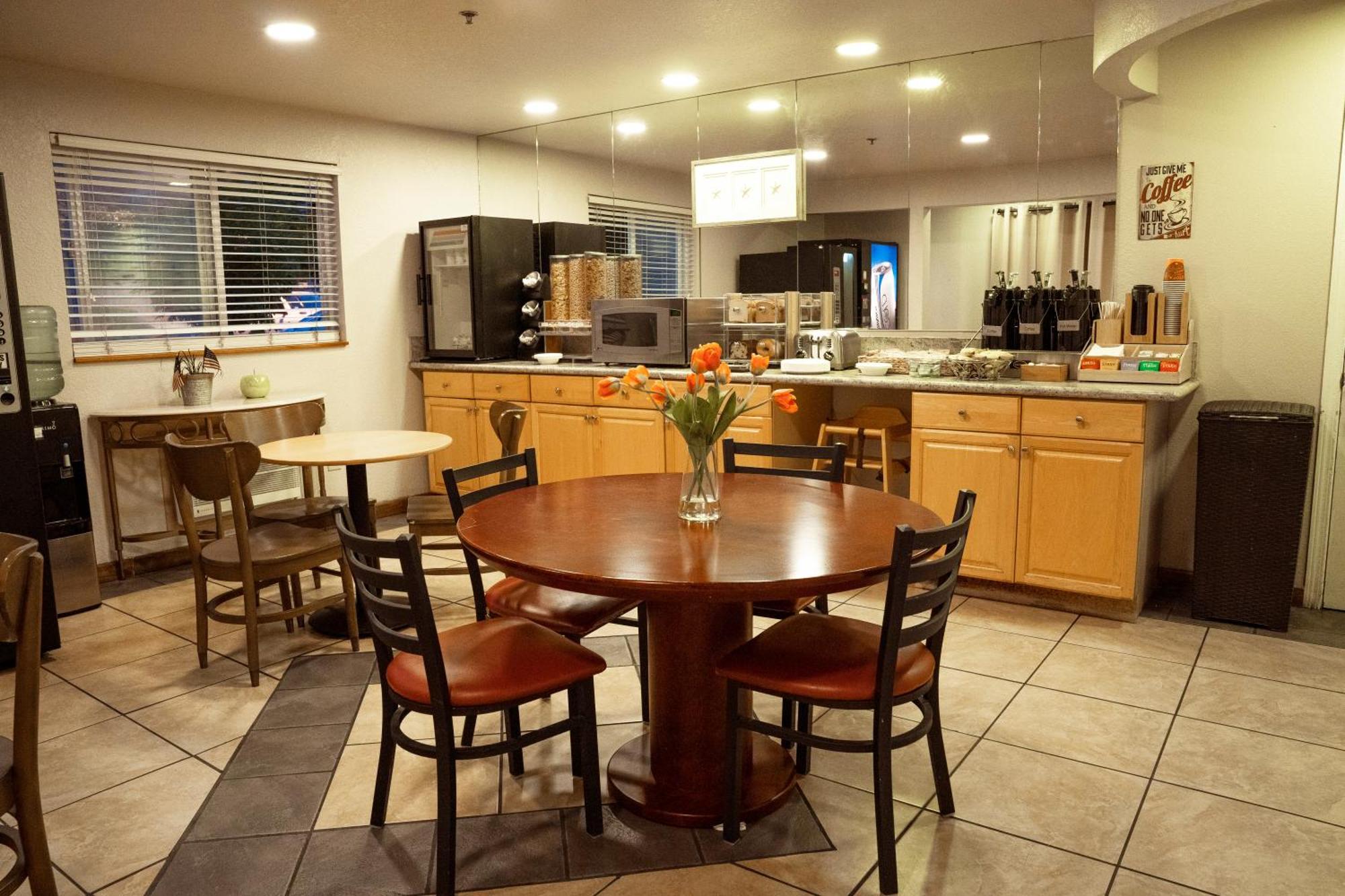 Americas Best Value Inn Линуд Екстериор снимка